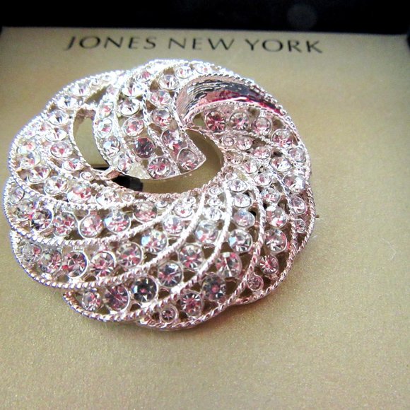 JONES NEW YORK clear crystal rhinestone swirl brooch - new in box - never worn - Picture 3 of 8